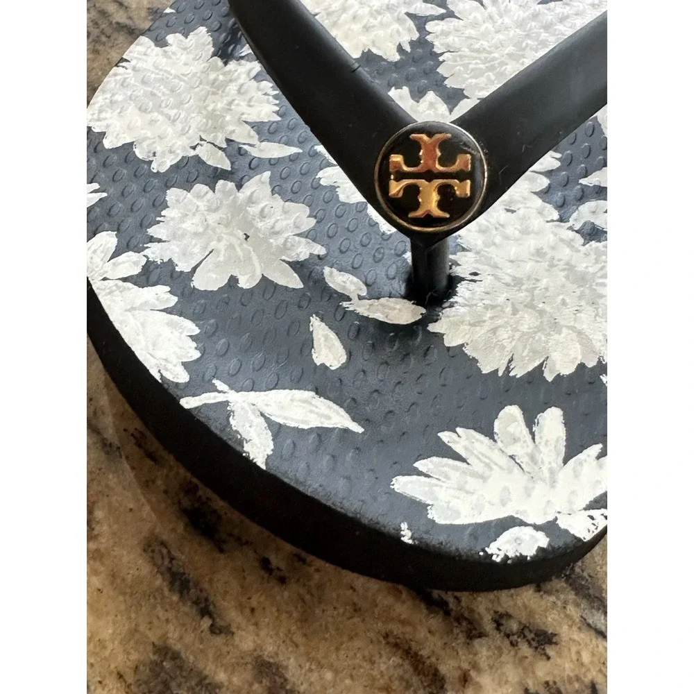 Tory Burch,  Navy Blue And White Floral Pattern Thing/flip Flop Zzndals